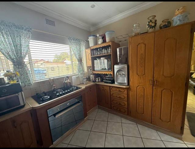 3 BEDROOM HOUSE FOR SALE IN VANDERBIJLPARK CE 4